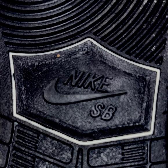 Nike SB Dunk Low Top Womens Sneakers Shoes. Size 8.5 - Picture 6 of 7